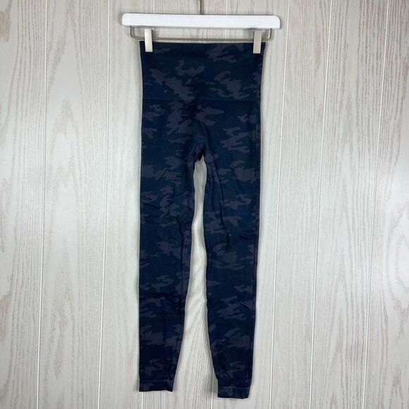 SPANX Pants - Spanx Leggings Women’s Black & Green Camouflage Pull-On Small Look at Me Now